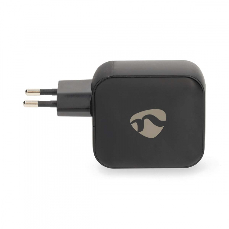 Nedis vegg lader | 100 W | GaN | PD3.0 | Hurtigladefunksjon | 2.5 / 3.0 / 5.0 A | Antall utganger: 3 | USB-A / 2x USB-C™ | Automatisk Spenning Utvalg | Sort