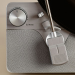 Lenco Helautomatisk vertikal platespiller med innebygde høyttalere og Bluetooth® Silver Lenco Helautomatisk vertikal platespiller med innebygde høyttalere og Bluetooth® Silver