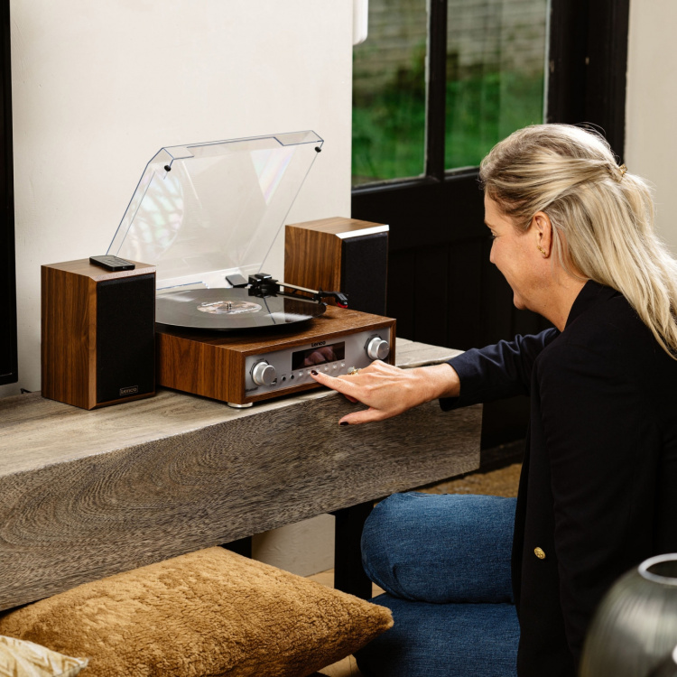 Lenco HiFi stereoanlegg med platespiller, DAB+/FM-radio og Bluetooth® Wood Lenco HiFi stereoanlegg med platespiller, DAB+/FM-radio og Bluetooth® Wood