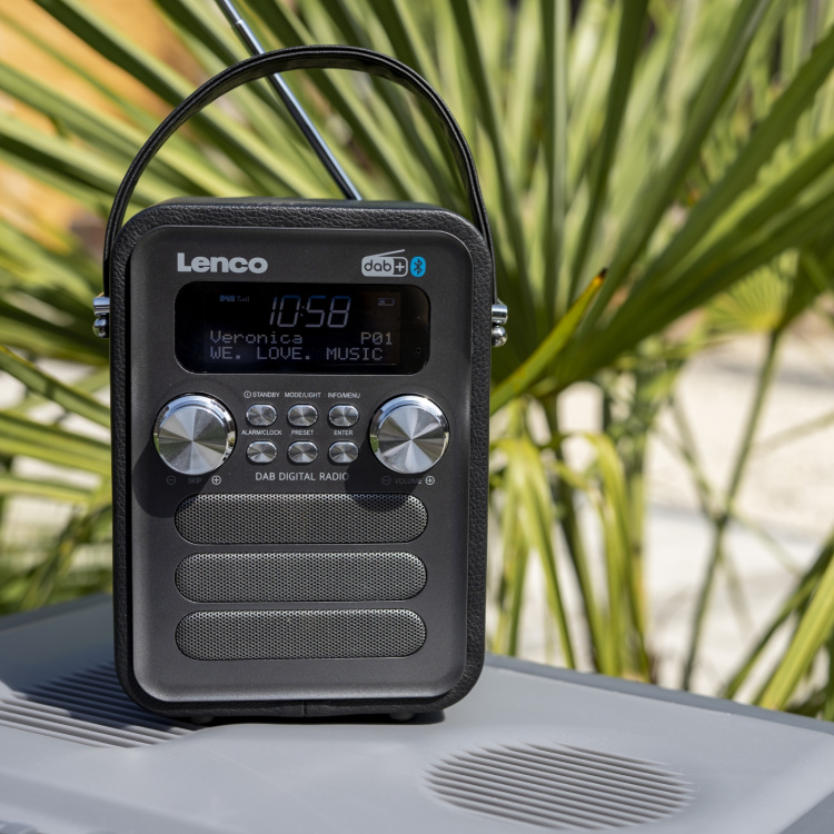 Lenco Bærbar DAB+ FM-radio med Bluetooth® og AUX-inngang, oppladbart batteri Svart Lenco Bærbar DAB+ FM-radio med Bluetooth® og AUX-inngang, oppladbart batteri Svart