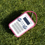 Lenco Bærbar DAB+ FM-radio med Bluetooth® og AUX-inngang, oppladbart batteri Hvit Lenco Bærbar DAB+ FM-radio med Bluetooth® og AUX-inngang, oppladbart batteri Hvit