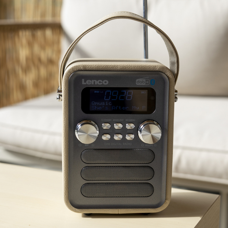 Lenco Bærbar DAB+ FM-radio med Bluetooth® og AUX-inngang, oppladbart batteri Taupe