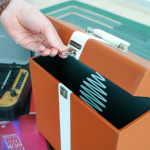 Lenco Bærekoffert for maks. 30 plater Brun / Hvit Lenco Bærekoffert for maks. 30 plater Brun / Hvit