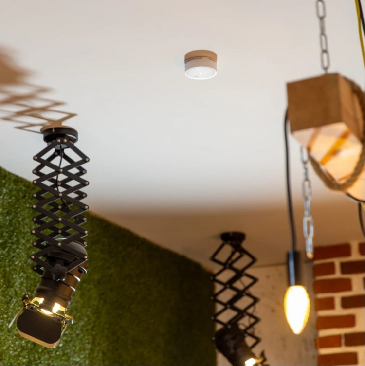 Shelly Plus Smoke Alarm brannvarsler for Wi-Fi-nettverk