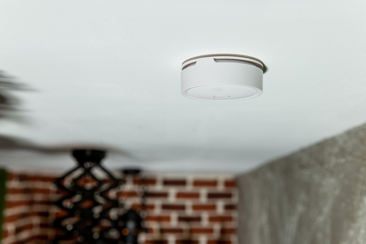 Shelly Plus Smoke Alarm brannvarsler for Wi-Fi-nettverk