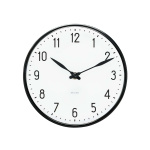 Arne Jacobsen Clocks Arne Jacobsen – Station veggklokke – Ø29 cm – Svart